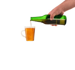 zielona butelka piwa ze szklanką - obrazy, fototapety, plakaty