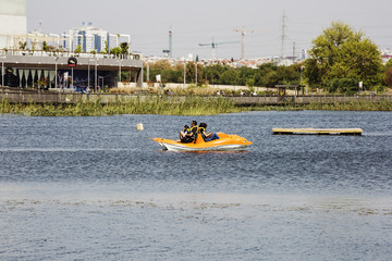 Obraz premium RISHON LE ZION, ISRAEL -APRIL 14, 2018: People ride on pedal boats or paddle boats at the lake in Rishon Le Zion, Israel
