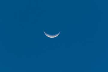 Fototapeta na wymiar Crescent Moon and blue sky - Lua crescente e céu azul
