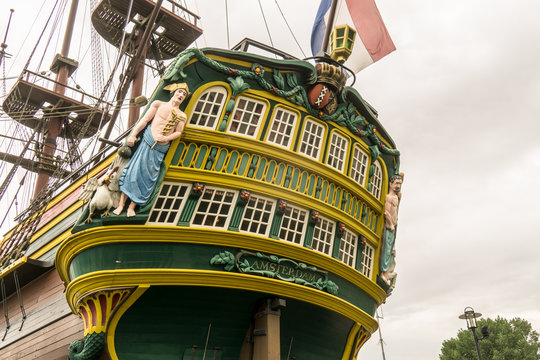 Close-up of the back of a VOC ship at the harbor of Amsterdam