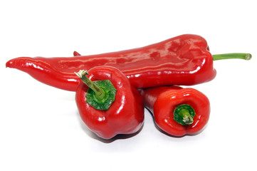 Rote Paprika freigestellt auf weißem Hintergrund