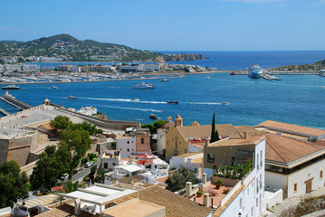 Obraz premium Ibiza, Spain: View from the old town to the port