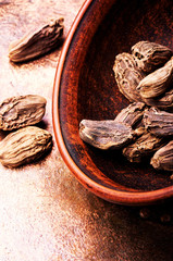 Raw organic cardamom pods