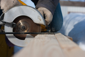 Circular saw in action. Cut the boards.