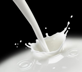 A Spash of Milk on Black