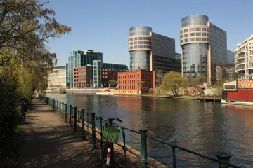 Obraz premium Berliner Spreeufer in Moabit