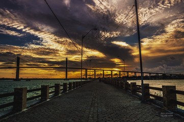 Fim de tarde do quebra mar