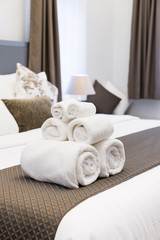 White towel roll on hotel resort bed - obrazy, fototapety, plakaty