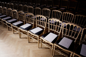 Chaise sur invitation 