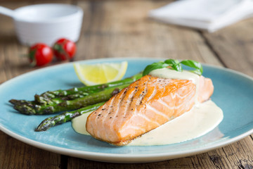 gebackener Lachs mit Spargel