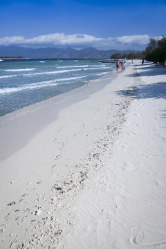 couple walking gili trawangan beach indonesia
