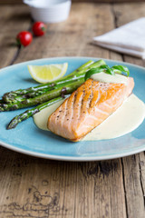 Lachs mit Spargel