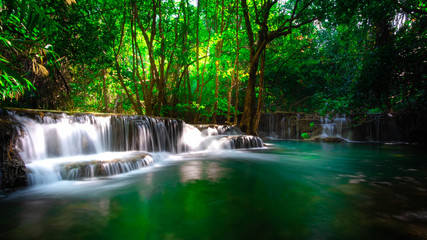 Huai Mae Khamin Waterfall, Kanchanaburi It is a beautiful waterfall in Thailand. And people go on vacation. Or take family to create activities together.