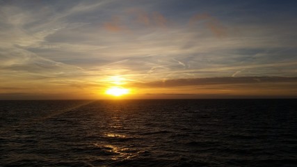 Fototapeta na wymiar Zachodzące słońce