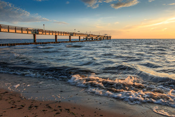 Pier, Seebr&uuml;cke Koserow im Sonnenaufgang, Blaue Stunde. Bootsanleger. Ostsee, Insel Usedom_002
