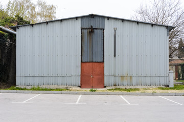 Fototapeta na wymiar Front view of a iron storage house near a parking.