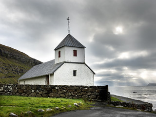 Fototapeta premium Kirkjubour, Kirche auf den Färöer