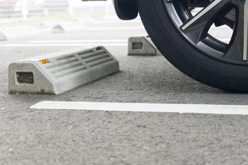 車止め タイヤ止めブロック © xiaosan