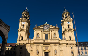 Obraz premium München - Odeonsplatz - Theatinerkirche