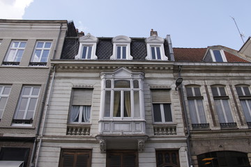 Fototapeta na wymiar Façade d'immeuble à Lille, Nord 