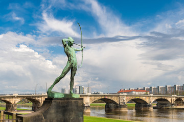 Bogenschütze (Geyger) am Elbufer in Dresden