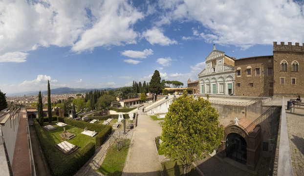 Italia, Toscana,Firenze, la chesa di San Miniato e il cimitero monumentale.