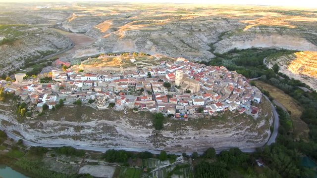 Drone en Jorquera, pueblo en la provincia de Albacete, dentro de la comunidad autónoma de Castilla La Mancha (España) Video aereo con Dron