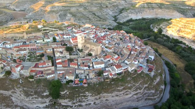 Drone en Jorquera, pueblo en la provincia de Albacete, dentro de la comunidad autónoma de Castilla La Mancha (España) Video aereo con Dron