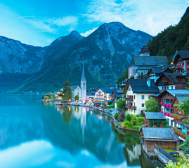 Fototapeta premium Famous Hallstatt in dusk