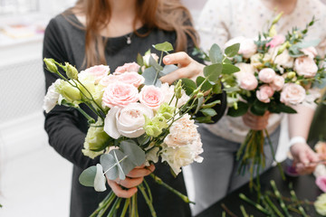 Master class on making bouquets. Spring bouquet. Learning flower arranging, making beautiful bouquets with your own hands