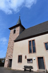 Fototapeta na wymiar Evangelische Kirche in Flörsbach-Flörsbachtal im Main-Kinzig-Kreis 