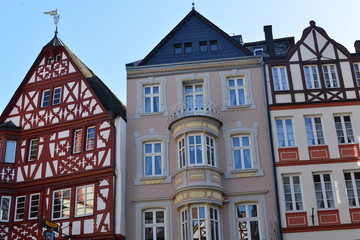 Fototapeta premium Historischer Marktplatz in Bernkastel Kues Rheinland-Pfalz 