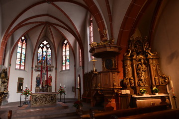 Innenansicht der katholischen Pfarrkirche St. Michael und St. Sebastian in Bernkastel Kues 