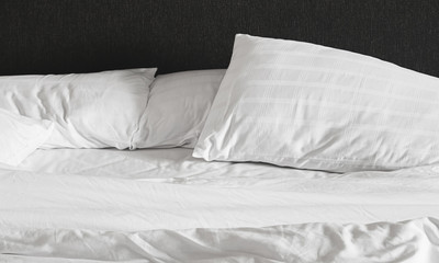 Fototapeta na wymiar messy bed sheet and pillows
