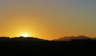 Puesta de sol en las montañas
