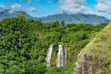 powerful wailua falls kauai hawaii