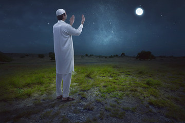 Fototapeta na wymiar Rear view of asian muslim man praying
