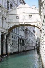 Papier Peint photo Pont des Soupirs Ancient bridge of sighs the water way in Venice Italy
