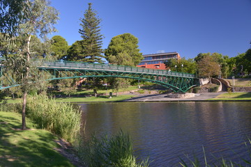 Fototapeta na wymiar Adelaide Festival Centre & Torrens River