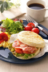 BLT マフィンサンド　BLT English muffin sandwich
