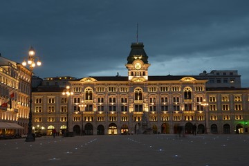 Fototapeta premium Hôtel de ville de Trieste sur la piazza Unità d'Italia