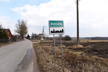 tablica z nazwą Bohoniki wjazd do miejscowości - obrazy, fototapety, plakaty
