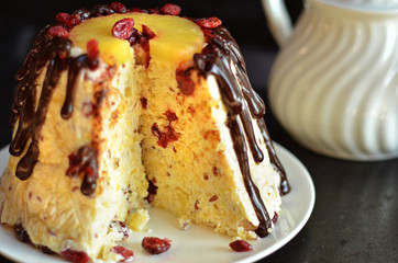 Cake with pineapple