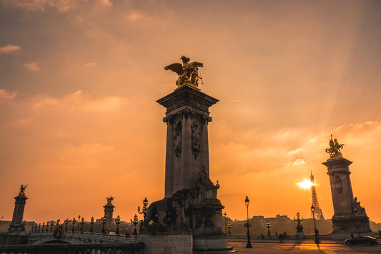 Puente Alejandro iii de Paris en atardecer
