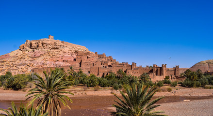 Fototapeta na wymiar Kasbah Ait Ben Haddou en las montañas del Atlas Marruecos Paisaje UNESCO