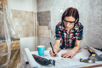 Fototapeta na wymiar Woman sketching a kitchen