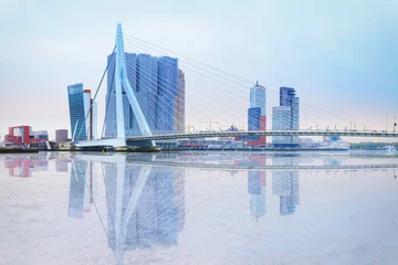 Fotobehang Erasmusbrug over nieuwe maas, luxor theater, hoofdkantoor KPN, Montevideo, havencentrum Rotterdam © lena_serditova