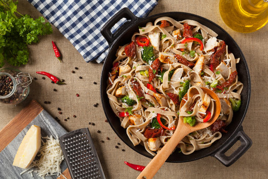 Whole-grain tagliatelle pasta with grilled chicken.