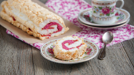 meringue cake with berry curd