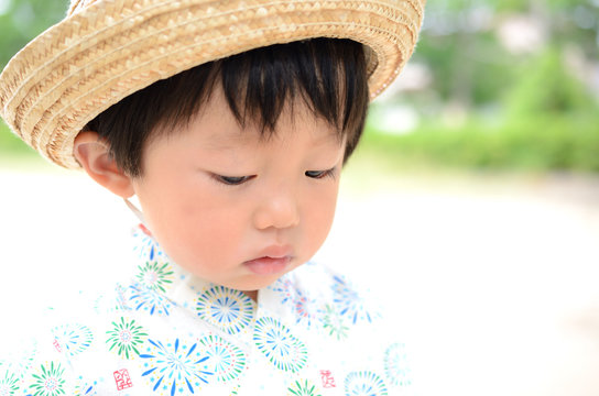 下を向く Photos Royalty Free Images Graphics Vectors Videos Adobe Stock